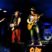https://www.youtube.com/watch?v=N4_0KvMOYFI

 

Noddy Holder (chant, guitare), Jim Lea (basse, chant), Dave Hill (guitare, chant) et Don Powell (batterie) se rencontrent dans la régions de Wolverhampton (West Midlands). Ils nomment d’abord leur groupe N’Betweens en 1966, avant de devenir Ambrose Slade puis Slade sous l’inspiration de leur manager/producteur Chas Chandler, ancien de The Animals et ex-manager de Jimi Hendrix.

Slade se bâtit d’abord une solide réputation scénique, avec un rock brut et mélodique qui sacrifie à peine à la tendance psychédélique de l’époque. Slade affiche d’abord un look skinhead avant de se laisser pousser les cheveux et de se composer une garde robe glam… Lire la suite…